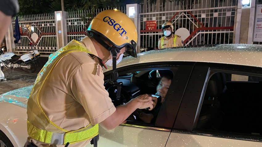 1 tai xe o to bi phat 51 trieu dong do vi pham nong do con su dung bang lai gia dspl 1 tai xe o to bi phat 51 trieu dong do vi pham nong do con su dung bang lai gia dspl