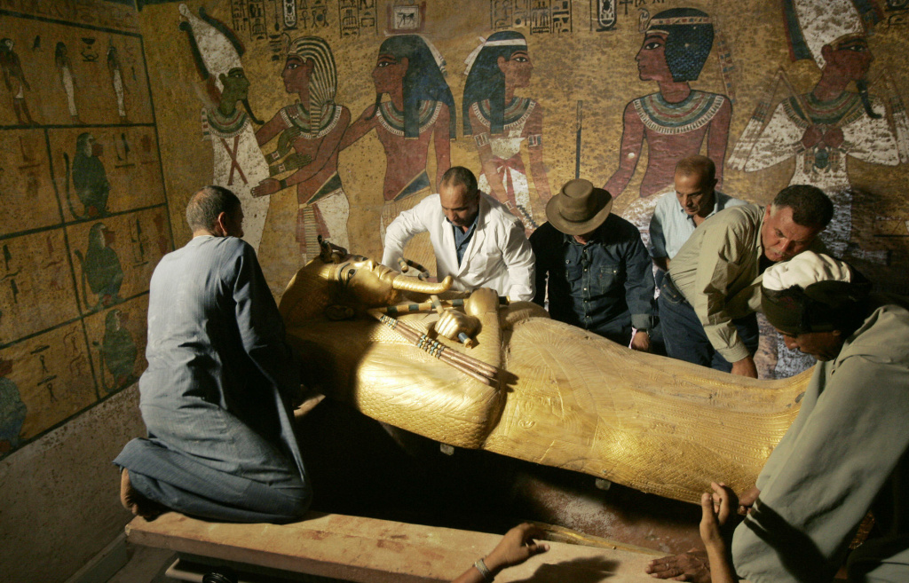 phuc dung guong mat pharaoh tutankhamun sau 3 300 nam 461213109