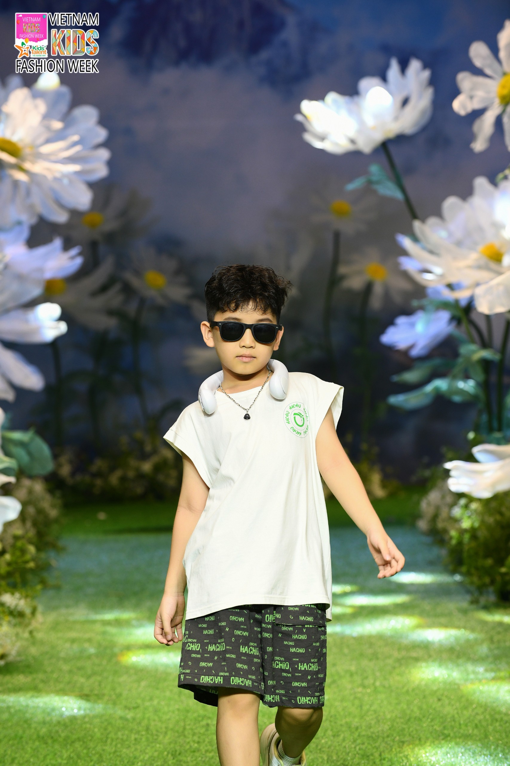 hinh anh an tuong cua mau nhi nguyen trung nghia dspl 2