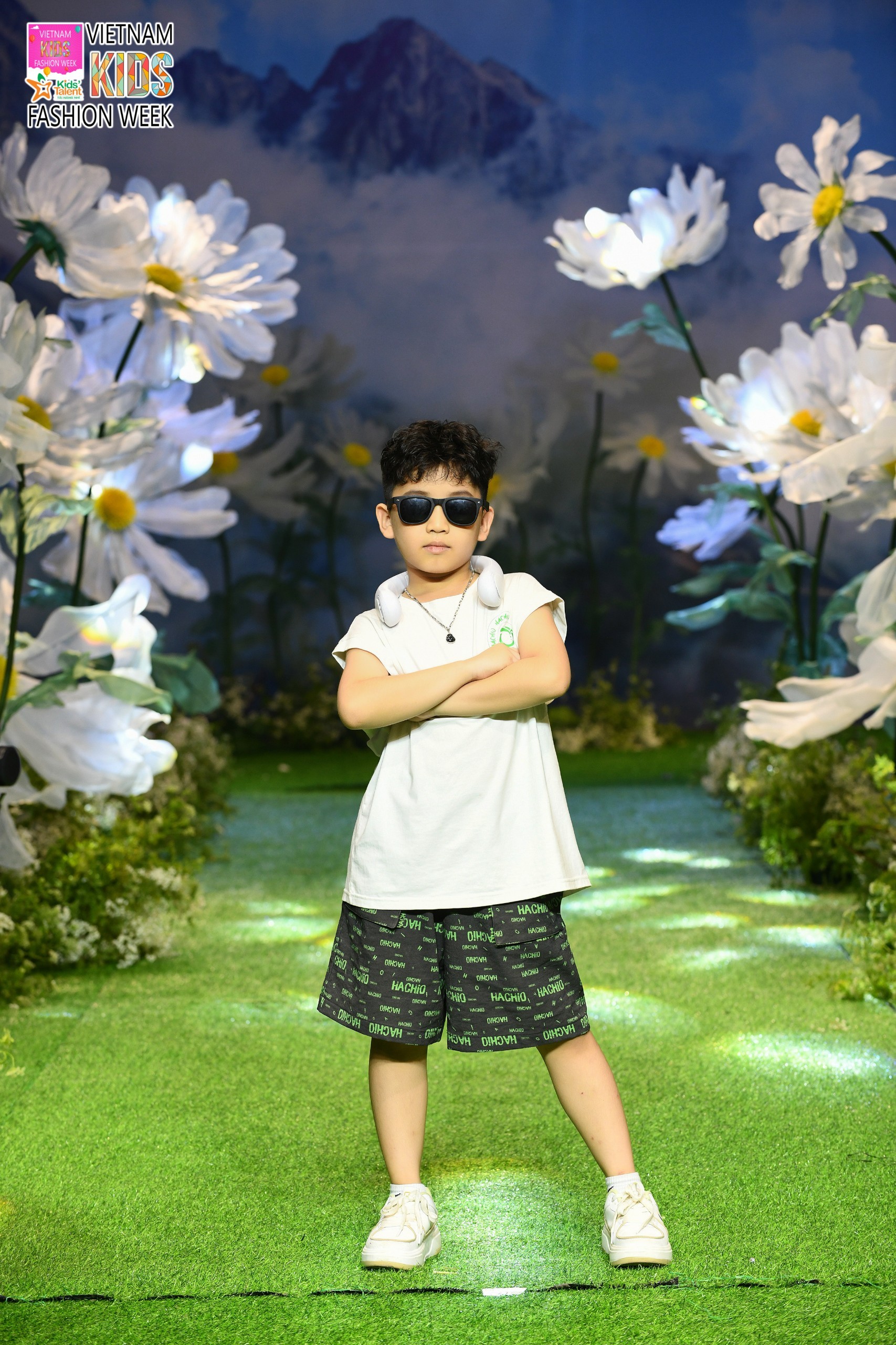 hinh anh an tuong cua mau nhi nguyen trung nghia dspl 4