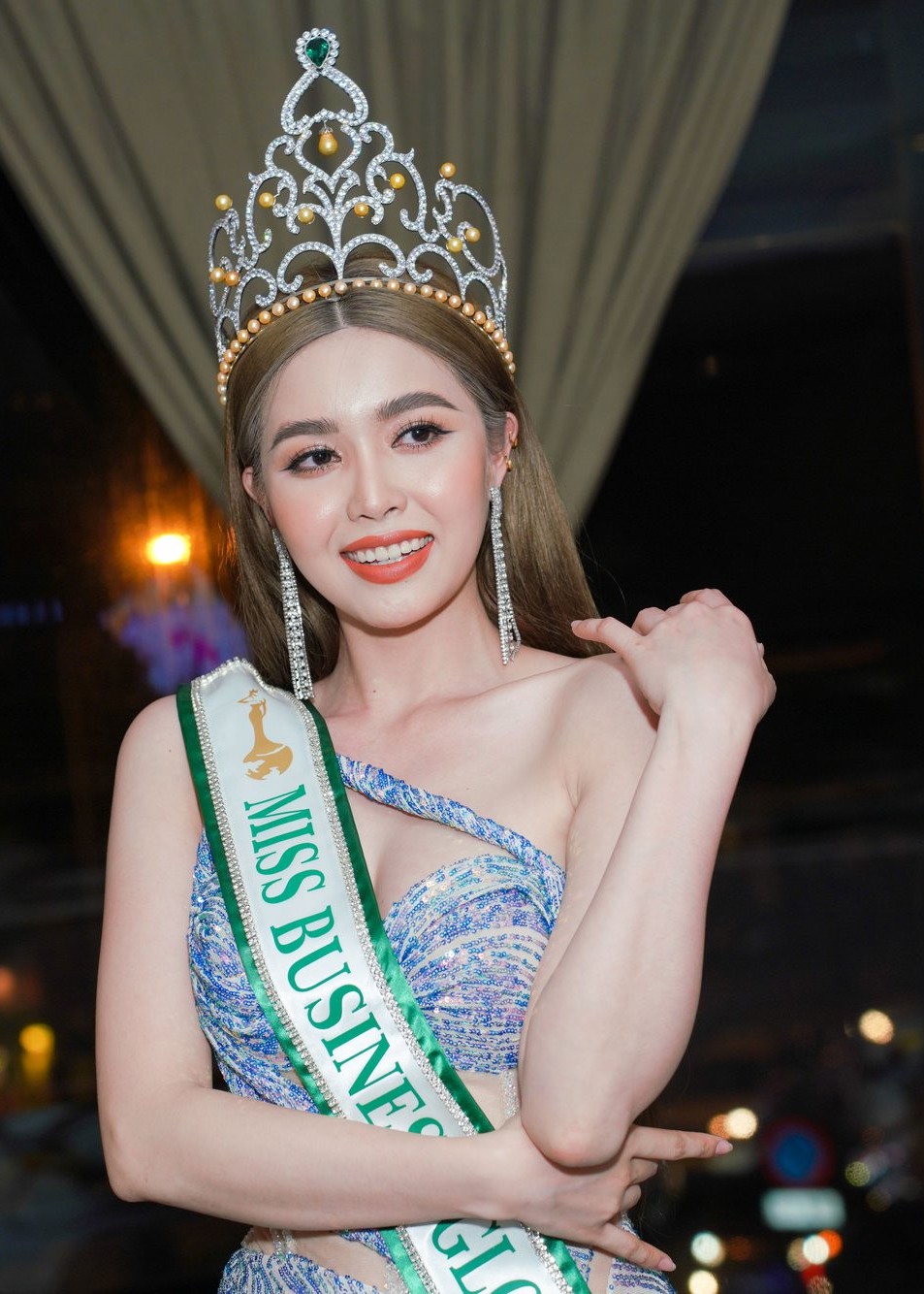 nguoi dep viet nam bi tuoc vuong mien hoa hau doanh nhan toan cau dpl 0 nguoi dep viet nam bi tuoc vuong mien hoa hau doanh nhan toan cau dpl 0