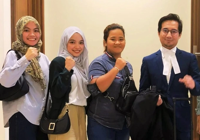 truot mon tieng anh 3 cuu nu sinh malaysia kien thay giao cu dsp