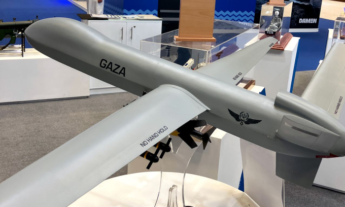 iran khoe uav co the mang 13 qua bom dan duong dspl 1 iran khoe uav co the mang 13 qua bom dan duong dspl 1