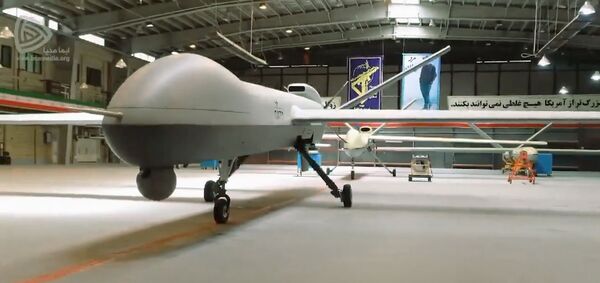 iran khoe uav co the mang 13 qua bom dan duong dspl 3 iran khoe uav co the mang 13 qua bom dan duong dspl 3