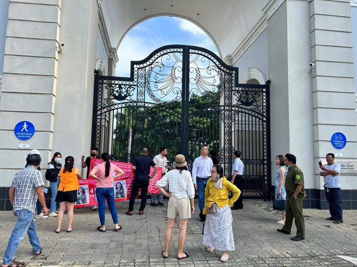 photo 1695295041008 16952950433481096452553