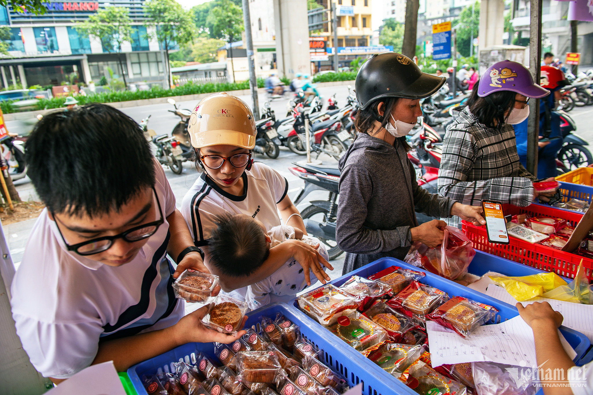 do xo mua banh trung thu dai ha gia ban tran lan via he chuyen gia canh bao dung ham re 1