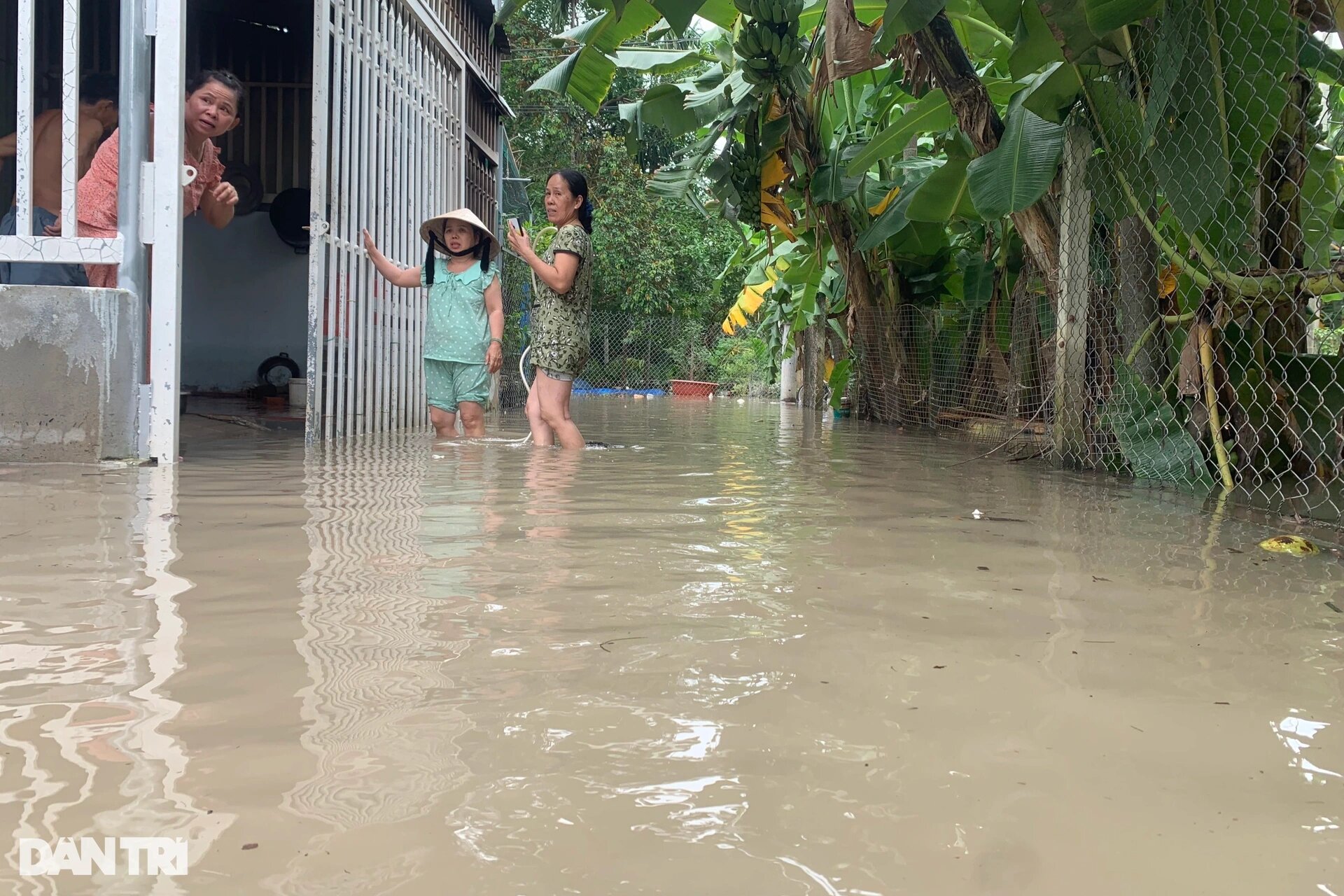 mua ngap duong ngap nha nguoi dan binh duong bi bom ca dem 1 1