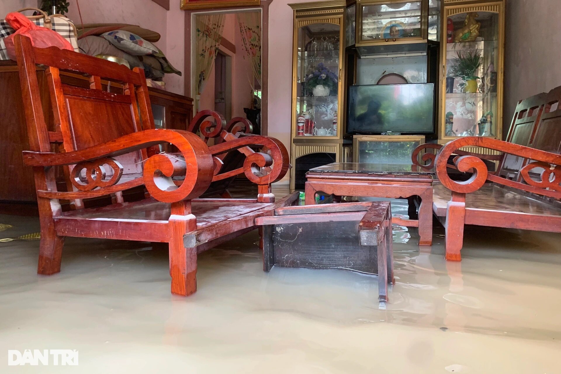 mua ngap duong ngap nha nguoi dan binh duong bi bom ca dem 1