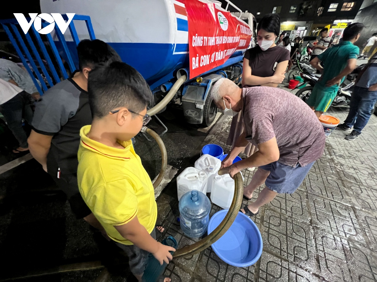 dan khon kho vi mat nuoc sach bi thu ha noi chi dao bang moi cach phai som cap nuoc sach lai cho dan 1