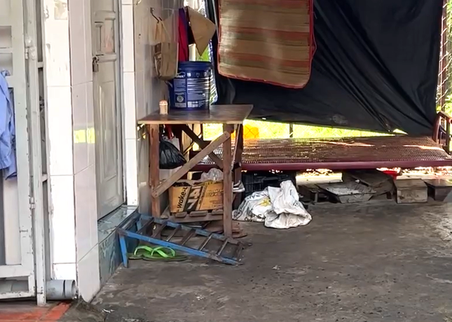 nga up mat vao chao dau chien xoi ga nguoi phu nu khong qua khoi nga up mat vao chao dau chien xoi ga nguoi phu nu khong qua khoi