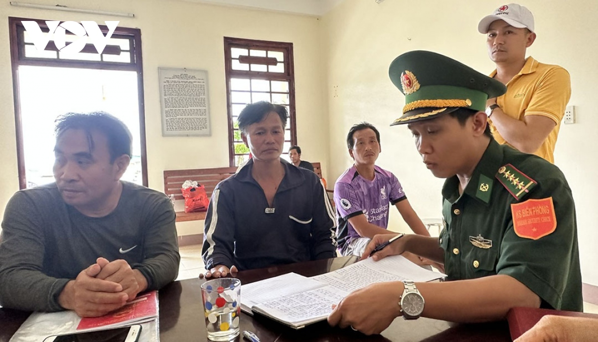 xot xa tau ca binh dinh chim tren bien cung mot thi the ngu dan khi dang tro ve bo xot xa tau ca binh dinh chim tren bien cung mot thi the ngu dan khi dang tro ve bo
