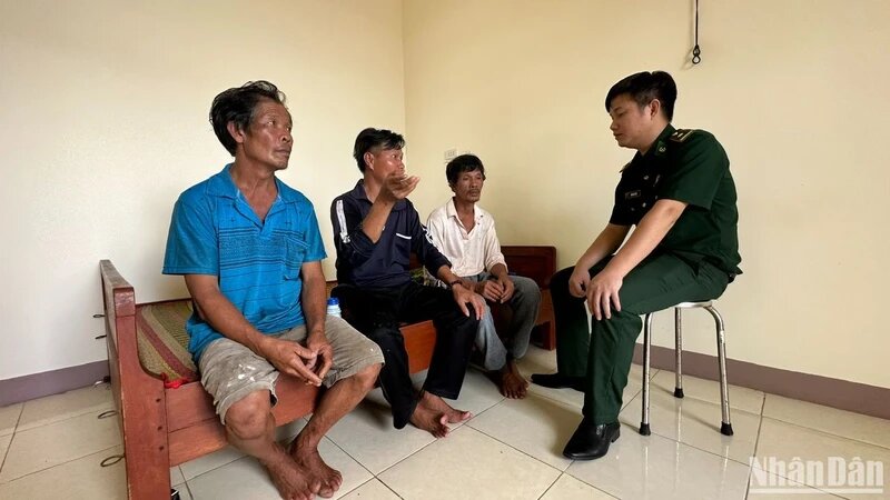 xot xa tau ca binh dinh chim tren bien cung mot thi the ngu dan khi dang tro ve bo xot xa tau ca binh dinh chim tren bien cung mot thi the ngu dan khi dang tro ve bo