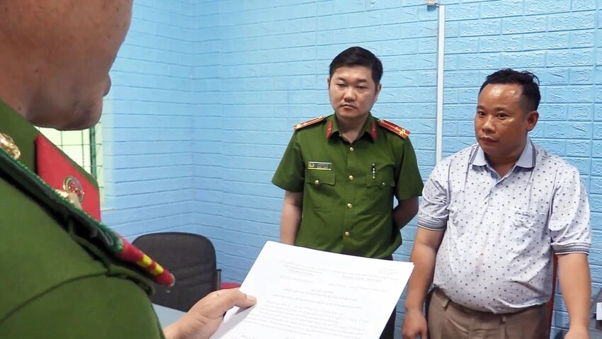 bat giam giam doc cong ty bat dong san lua dao chiem tien cua khach hang bat giam giam doc cong ty bat dong san lua dao chiem tien cua khach hang