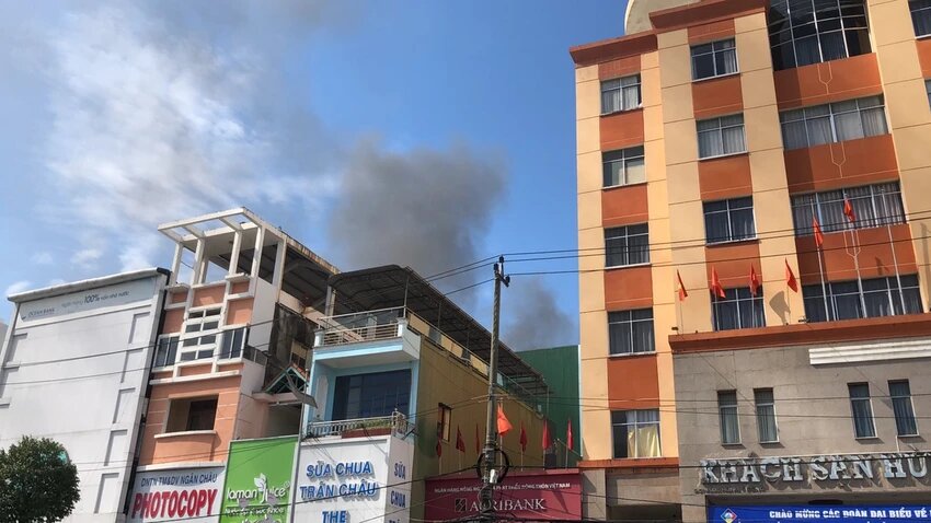 ngoi nha 3 tang ban do nhua boc chay du doi o quang ngai ngoi nha 3 tang ban do nhua boc chay du doi o quang ngai
