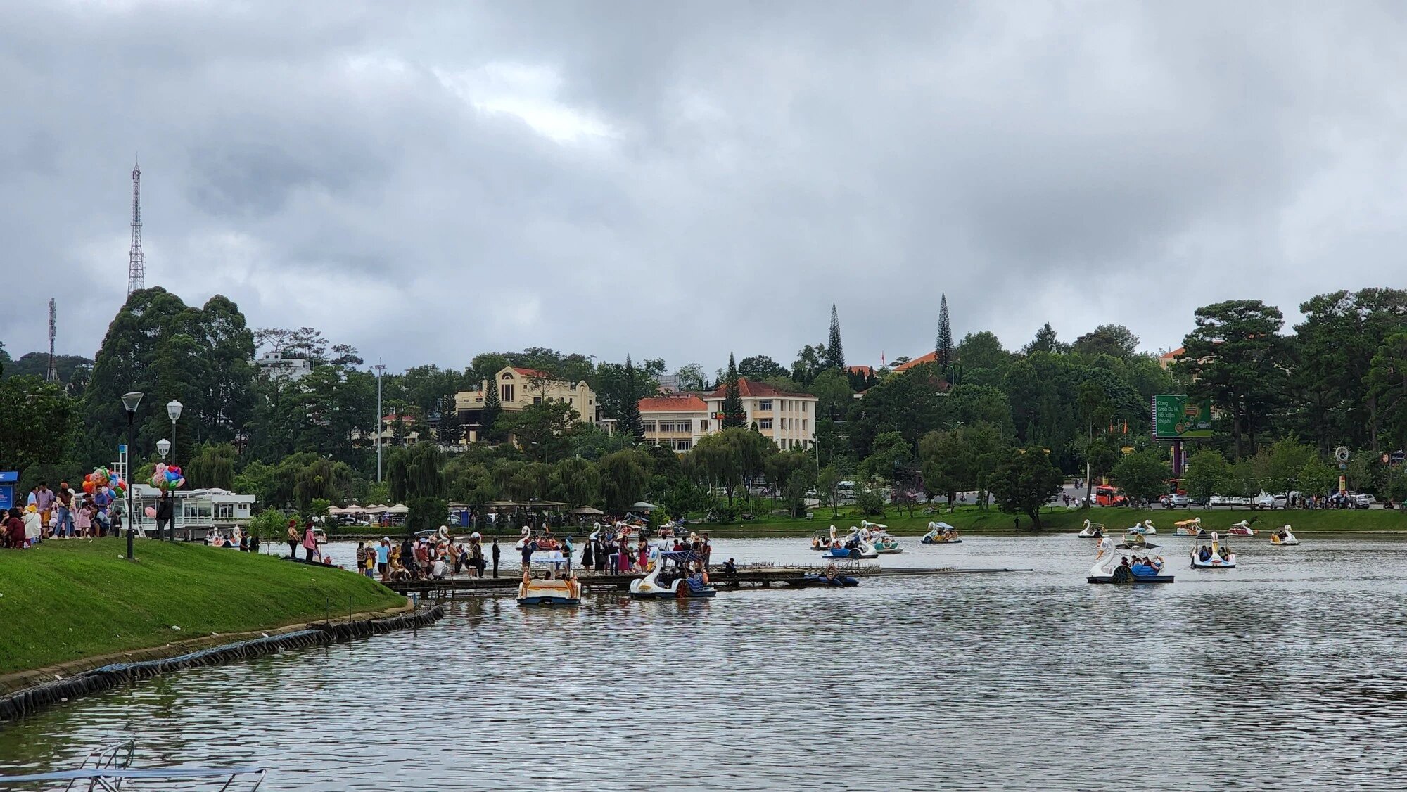 nguoi dan bang hoang phat hien nguoi dan ong tu vong bat thuong tai phong tro 1