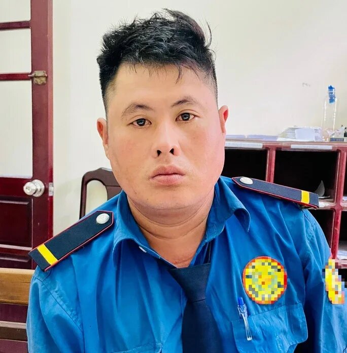 bat khan cap yeu rau xanh doi lot nhan vien bao ve dam o hang loat be gai phu nu di duong 1