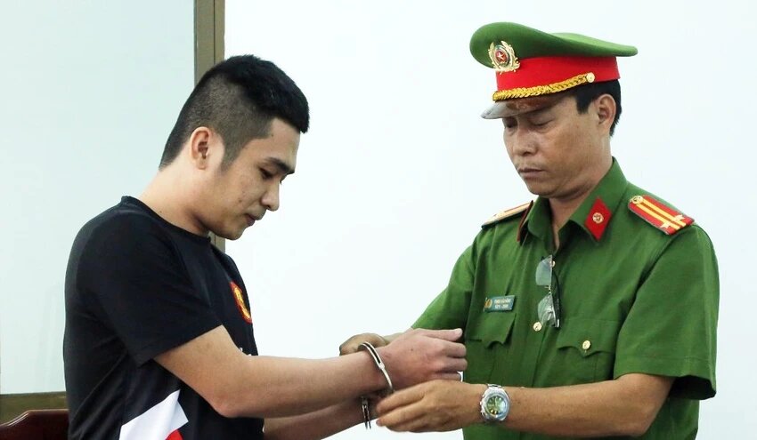 dung dao tan cong hang xom vi goi khong tra loi