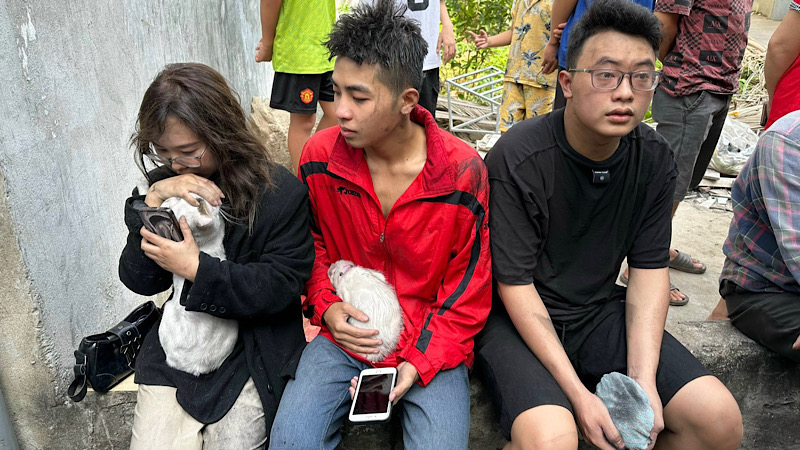 giai cuu nhom sinh vien cong nhan ra khoi can nha 3 tang dang boc chay o hai phong 1 giai cuu nhom sinh vien cong nhan ra khoi can nha 3 tang dang boc chay o hai phong 1