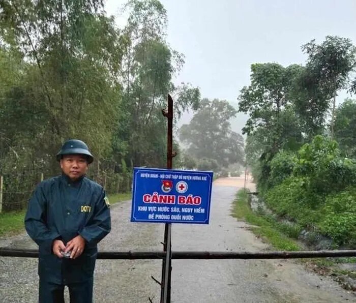 nuoc lu len nhanh gay vo dap nguoi dan ha tinh cuong cuong di tan 9