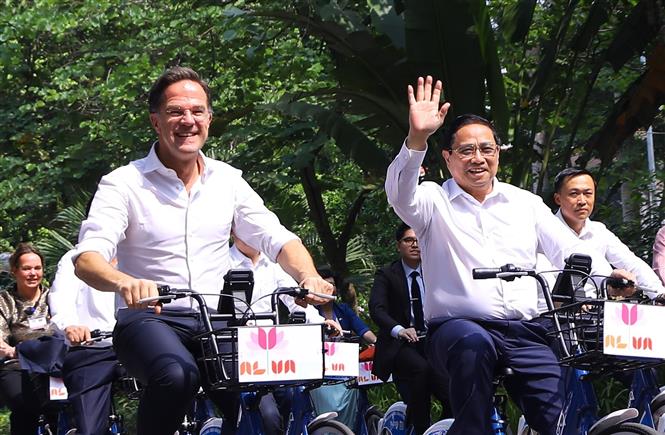 thu tuong pham minh chinh va thu tuong ha lan cung dap xe dao pho ha no 1 thu tuong pham minh chinh va thu tuong ha lan cung dap xe dao pho ha no 1