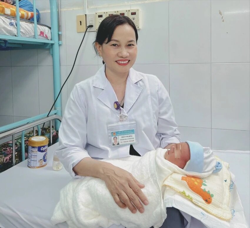 nhoi long canh be trai 3 ngay tuoi bi me bo roi tai trung tam y te tp phu quoc nhoi long canh be trai 3 ngay tuoi bi me bo roi tai trung tam y te tp phu quoc