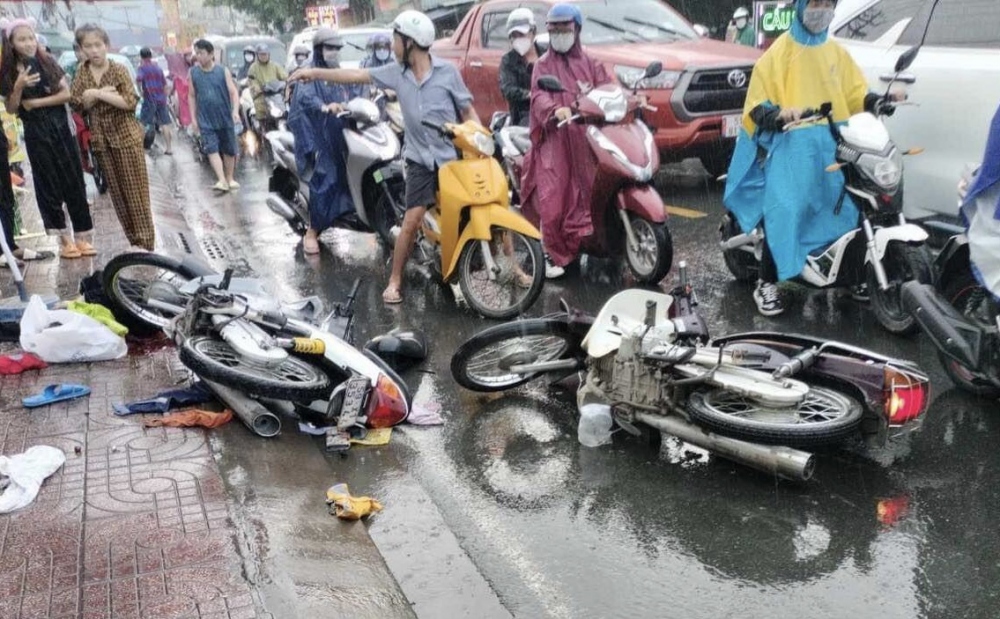 vu tai nan lien hoan nghiem trong o thu duc nhan chung ke lai giay phut day am anh 3 vu tai nan lien hoan nghiem trong o thu duc nhan chung ke lai giay phut day am anh 3
