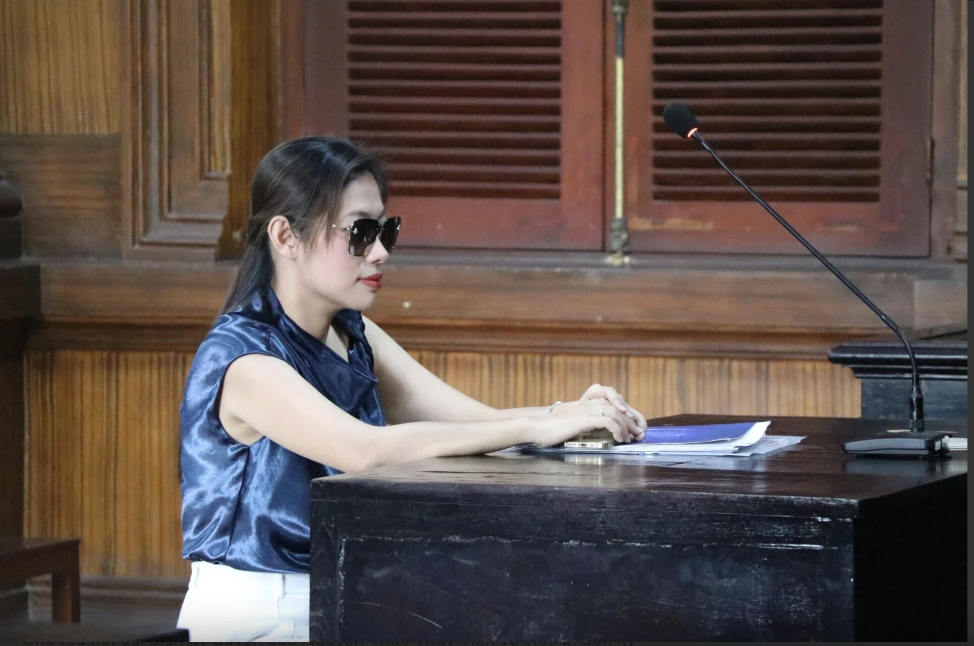 hoa hau nguyen thuc thuy tien chinh thuc thang kien 1