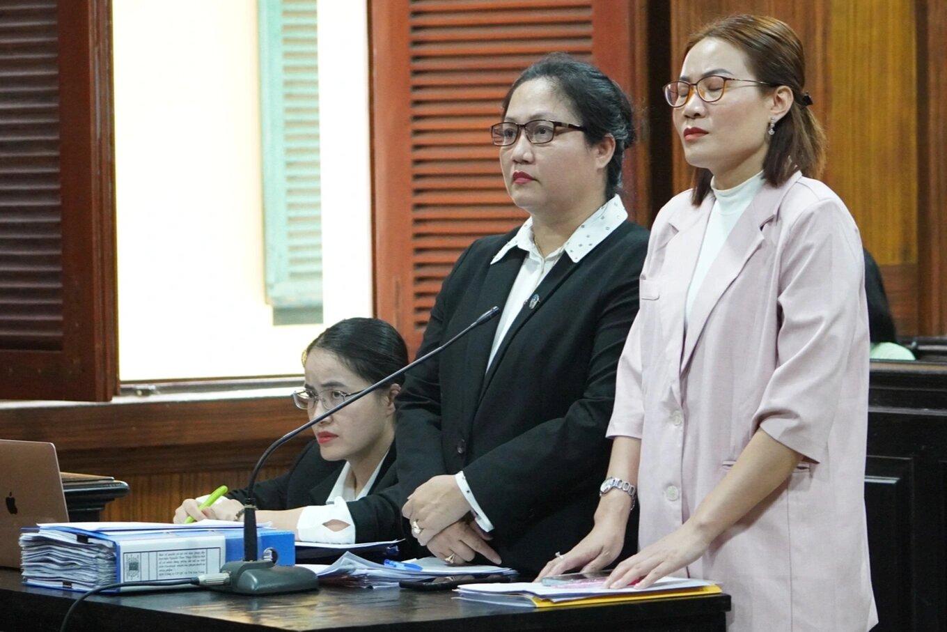 hoa hau nguyen thuc thuy tien chinh thuc thang kien 2