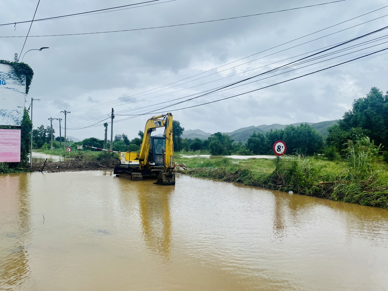 1 nguoi mat tich 256 can nha ngap nuoc do mua lu o phu yen 4