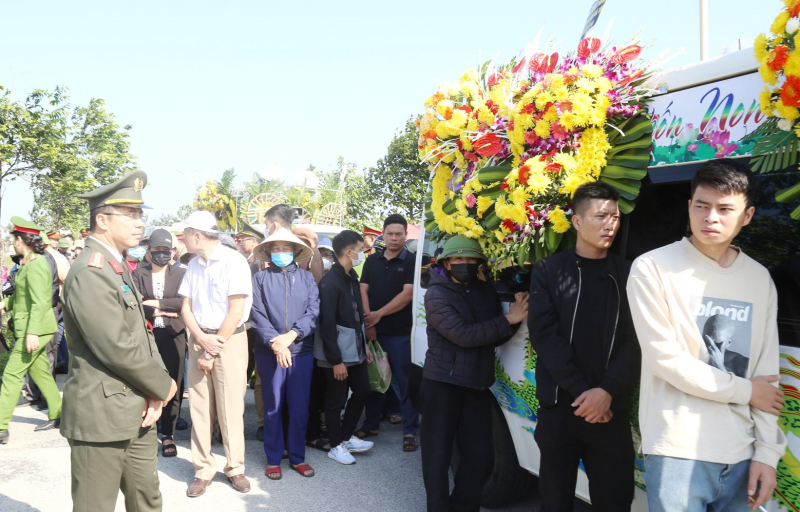 nghen ngao giay phut phut dong doi nhan dan thuong tiec tien biet dai uy tran trung hieu 15