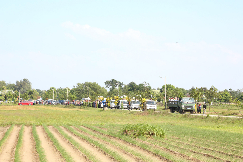 nghen ngao giay phut phut dong doi nhan dan thuong tiec tien biet dai uy tran trung hieu 19