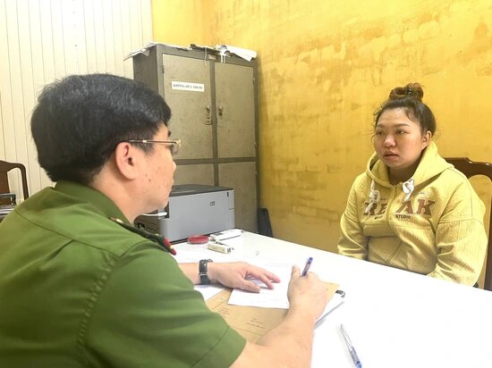 xem boi tinh duyen qua mang nguoi phu nu bi lua 200 trieu dong vi muon cat duyen am 2