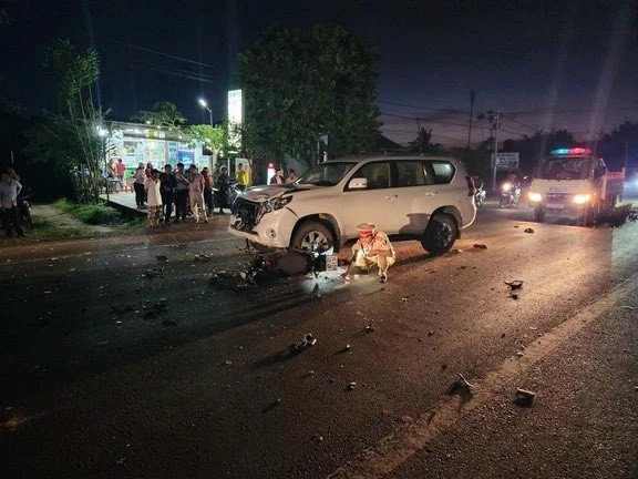 o to bien xanh cua so nn ptnt gay tai nan mot nguoi nguy kich 1