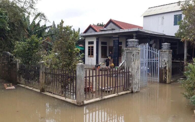 hue mua lon suot dem nhieu noi ngap lut nang