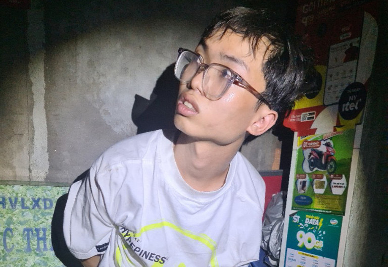 khoi to nam sinh tu ha noi vao tra vinh no sung cuop tiem vang