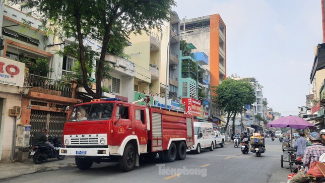 nguoi dan ong nghi ngao da doi chem me ruot dot nha roi co thu ben trong 3 nguoi dan ong nghi ngao da doi chem me ruot dot nha roi co thu ben trong 3