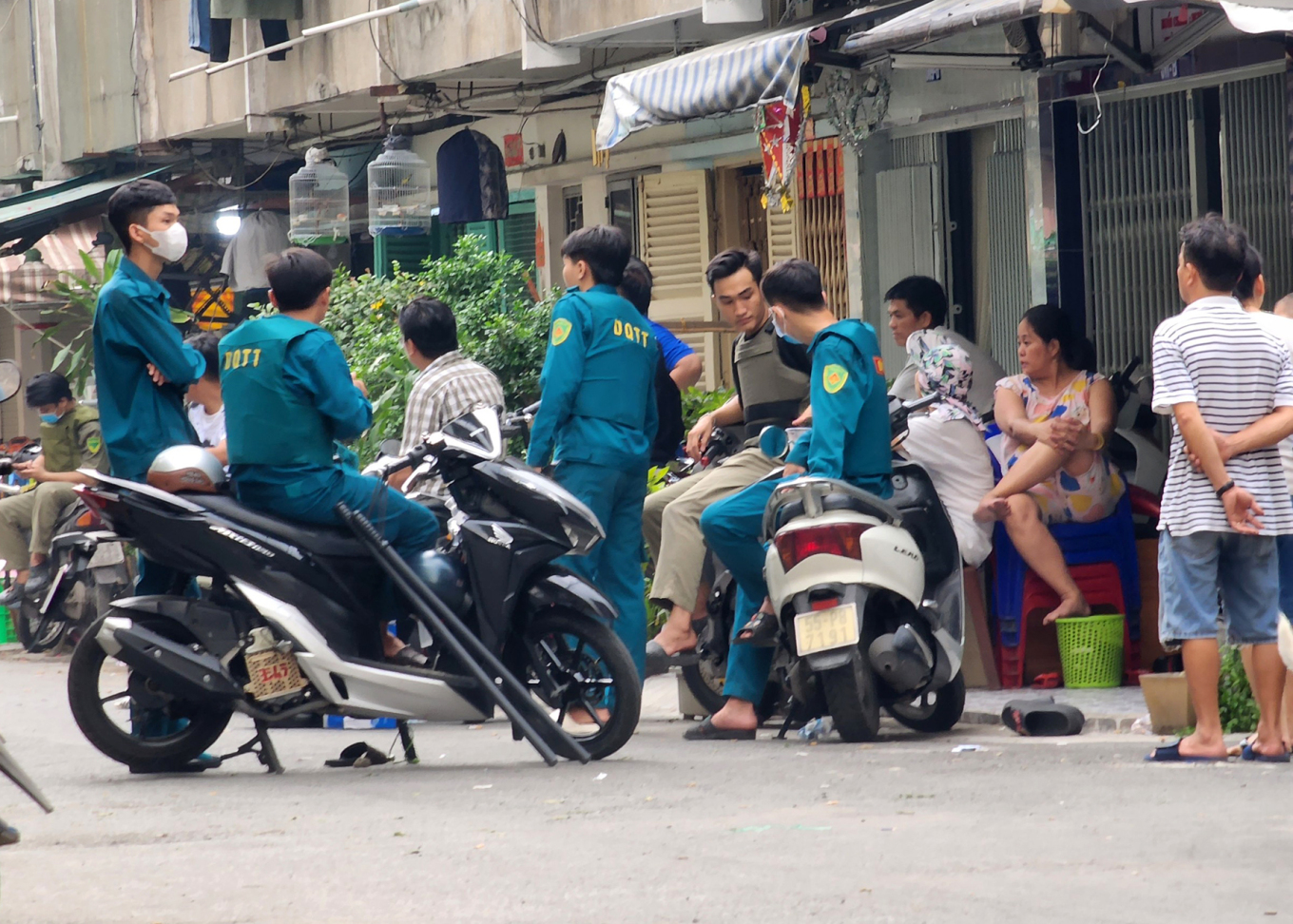 nguoi dan ong nghi ngao da doi chem me ruot dot nha roi co thu ben trong 4 nguoi dan ong nghi ngao da doi chem me ruot dot nha roi co thu ben trong 4