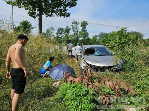 2 xe may cho 5 nguoi vang vao le duong sau va cham kinh hoang voi o to 3 nguoi nhap vien cap cuu 3 2 xe may cho 5 nguoi vang vao le duong sau va cham kinh hoang voi o to 3 nguoi nhap vien cap cuu 3