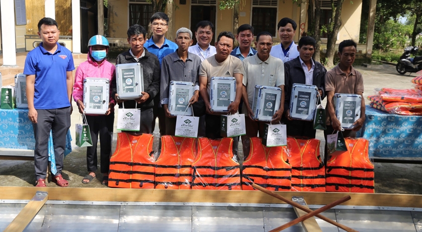 hang tram nguoi dan vung ron lu thua thien hue duoc kham benh cap thuoc mien phi hang tram nguoi dan vung ron lu thua thien hue duoc kham benh cap thuoc mien phi