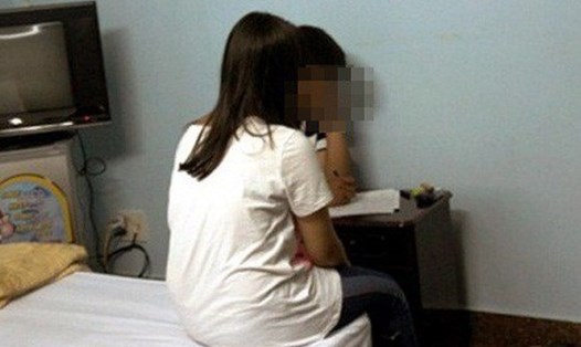 xac minh thong tin to cao co giao ru nguoi co vo vao nha nghi va de doa tru dap hoc sinh 1
