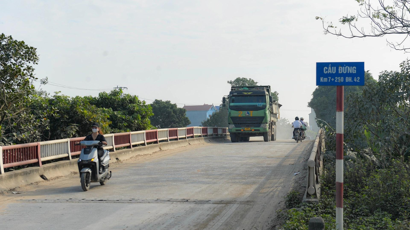 hien truong vu 3 bo con tu vong tren song o hung yen 2