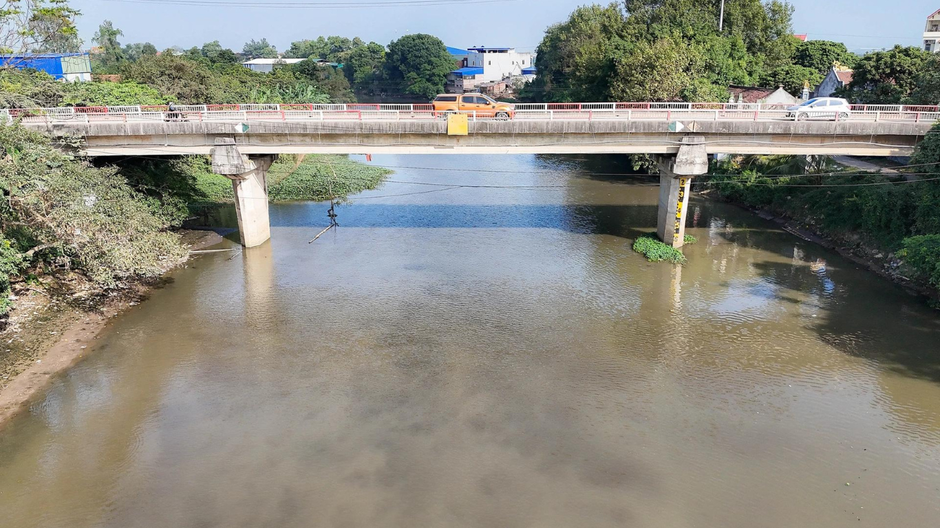 hien truong vu 3 bo con tu vong tren song o hung yen