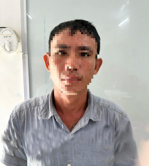 nguoi dan ong tat nguyen noi lau dang soi vao nguoi 1 phu nu vi bi noi choi ma tuy xi ke 2