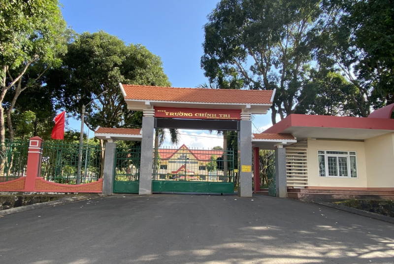 vu sai pham hang ty dong tai truong chinh tri dak lak hieu truong bo 231 trieu dong tien tui khac phuc chi sai