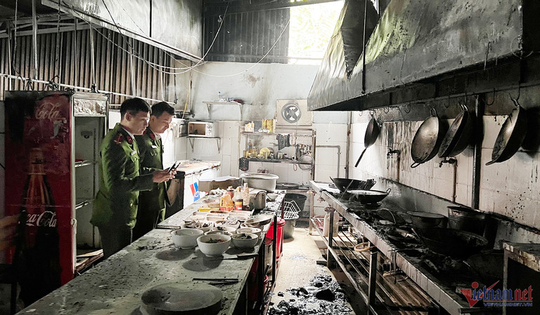 hien truong vu chay nha hang hai san o tp vinh nhieu tai san bi thieu rui 2