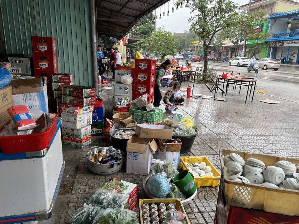 hien truong vu chay nha hang hai san o tp vinh nhieu tai san bi thieu rui 6