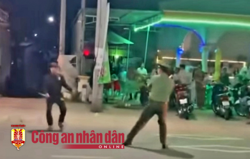 khong che doi tuong cam dao tan cong nguoi di duong chem mot thieu ta cong an bi thuong khong che doi tuong cam dao tan cong nguoi di duong chem mot thieu ta cong an bi thuong