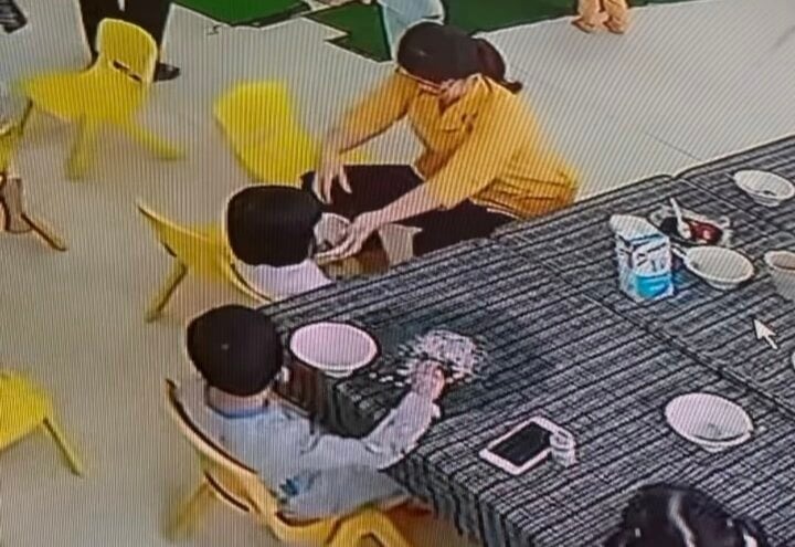 buoc thoi viec nu nhan vien co so giu tre bao hanh be gai 3 tuoi o binh dinh 2 buoc thoi viec nu nhan vien co so giu tre bao hanh be gai 3 tuoi o binh dinh 2