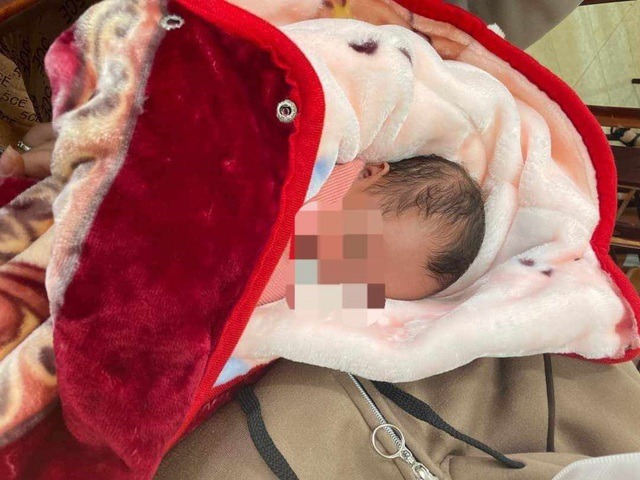 be gai 3 thang tuoi bi bo roi ngoai bai rac kem to giay ghi dong chu khien ai cung xot xa be gai 3 thang tuoi bi bo roi ngoai bai rac kem to giay ghi dong chu khien ai cung xot xa