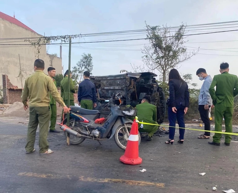 dieu tra vu phat hien thi the nguoi trong chiec o to con bi chay o thai binh 1 dieu tra vu phat hien thi the nguoi trong chiec o to con bi chay o thai binh 1